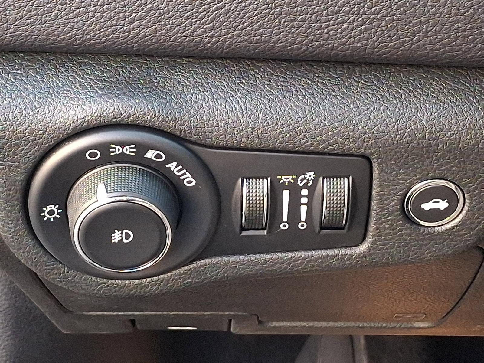 2015 Chrysler 200 4dr Sdn C AWD