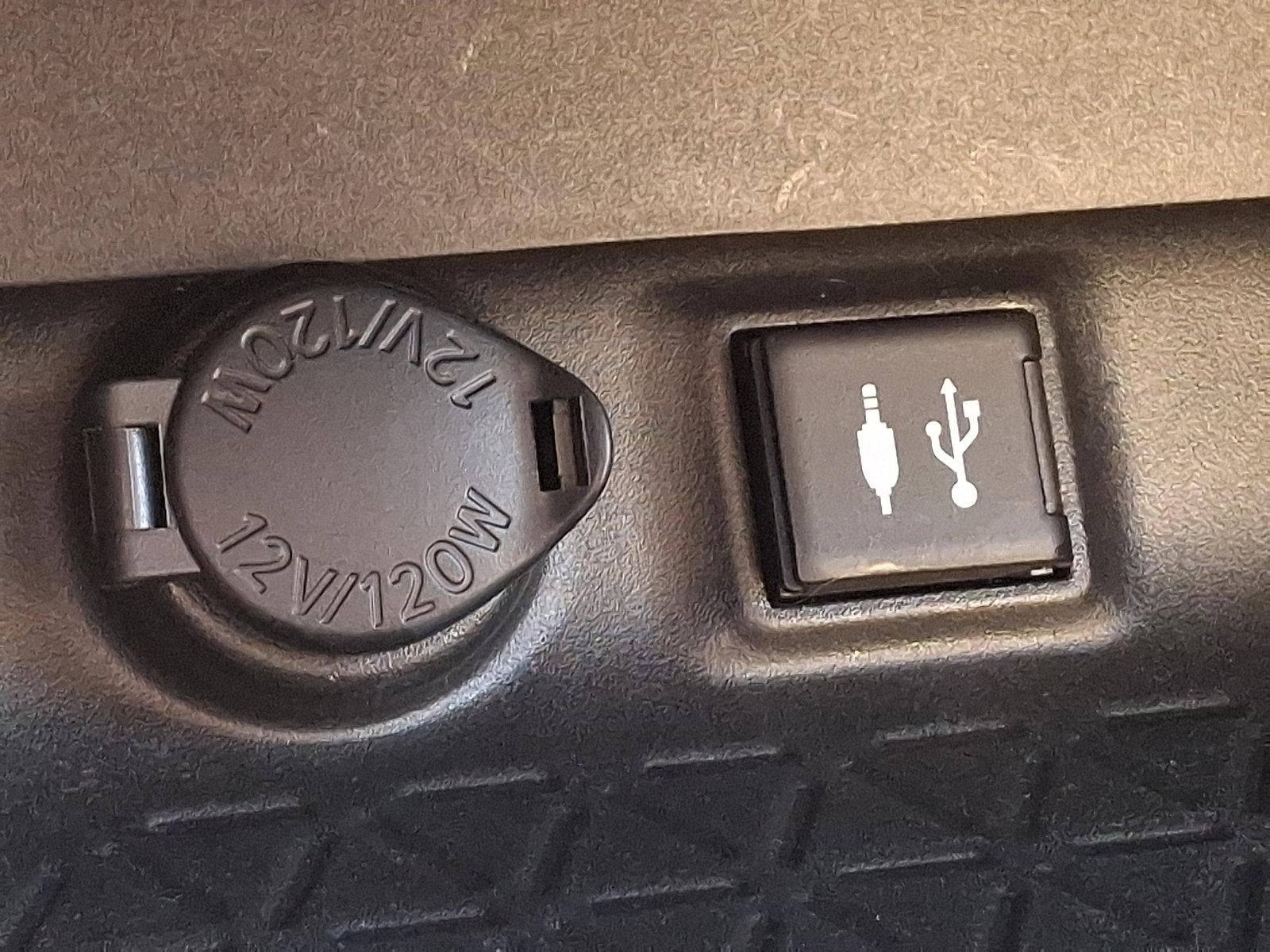 2019 Toyota RAV4 Hybrid LE AWD (Natl)