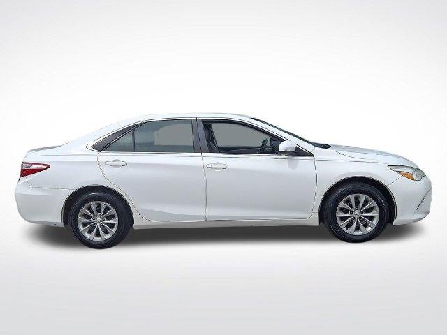 2015 Toyota Camry 4dr Sdn I4 Auto LE (SE)