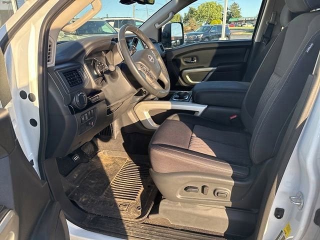 2024 Nissan TITAN Crew Cab SV 4x4