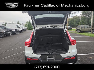 2024 Volvo XC40 Plus Bright Theme