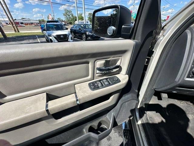 2009 Dodge Ram 1500 4WD Crew Cab 5.6 Ft Box SLT