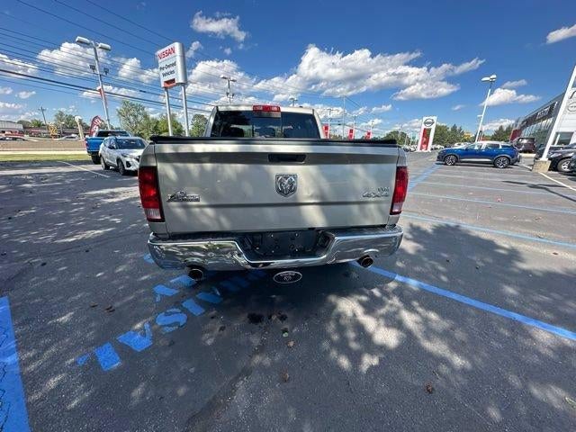 2009 Dodge Ram 1500 4WD Crew Cab 5.6 Ft Box SLT