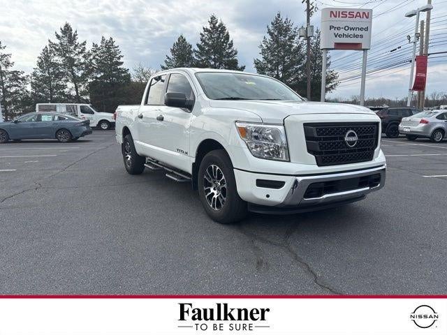 2023 Nissan Titan 4x4 Crew Cab SV