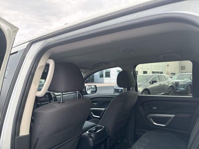 2023 Nissan Titan 4x4 Crew Cab SV