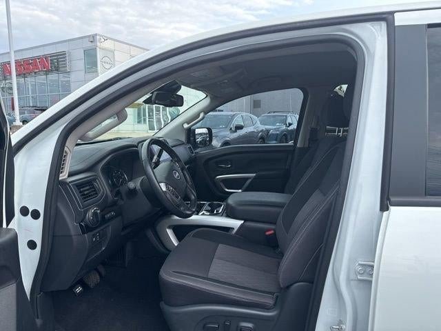 2023 Nissan Titan 4x4 Crew Cab SV