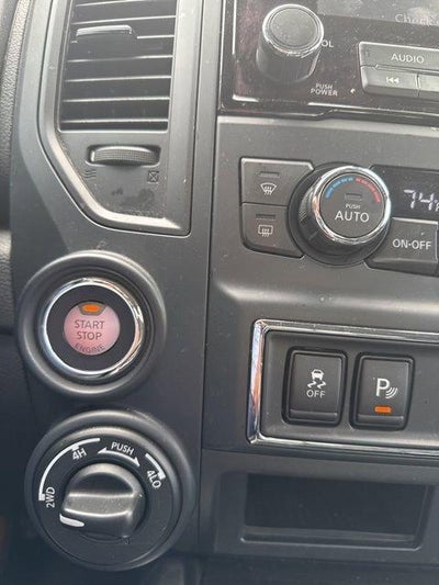 2023 Nissan Titan 4x4 Crew Cab SV