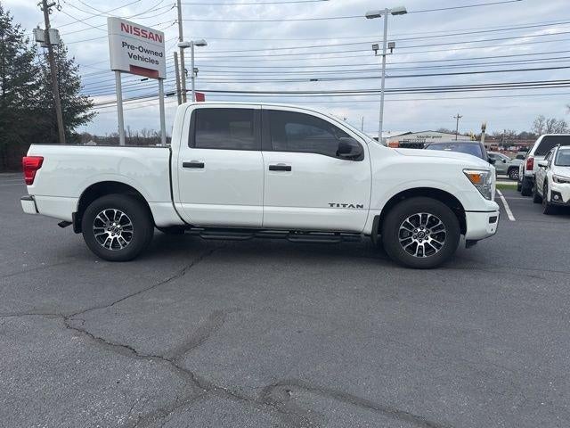 2023 Nissan Titan 4x4 Crew Cab SV