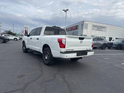 2023 Nissan Titan 4x4 Crew Cab SV