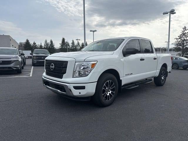 2023 Nissan Titan 4x4 Crew Cab SV