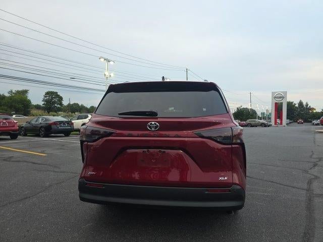 2026 Toyota Sienna XLE FWD 7-Passenger (Natl)