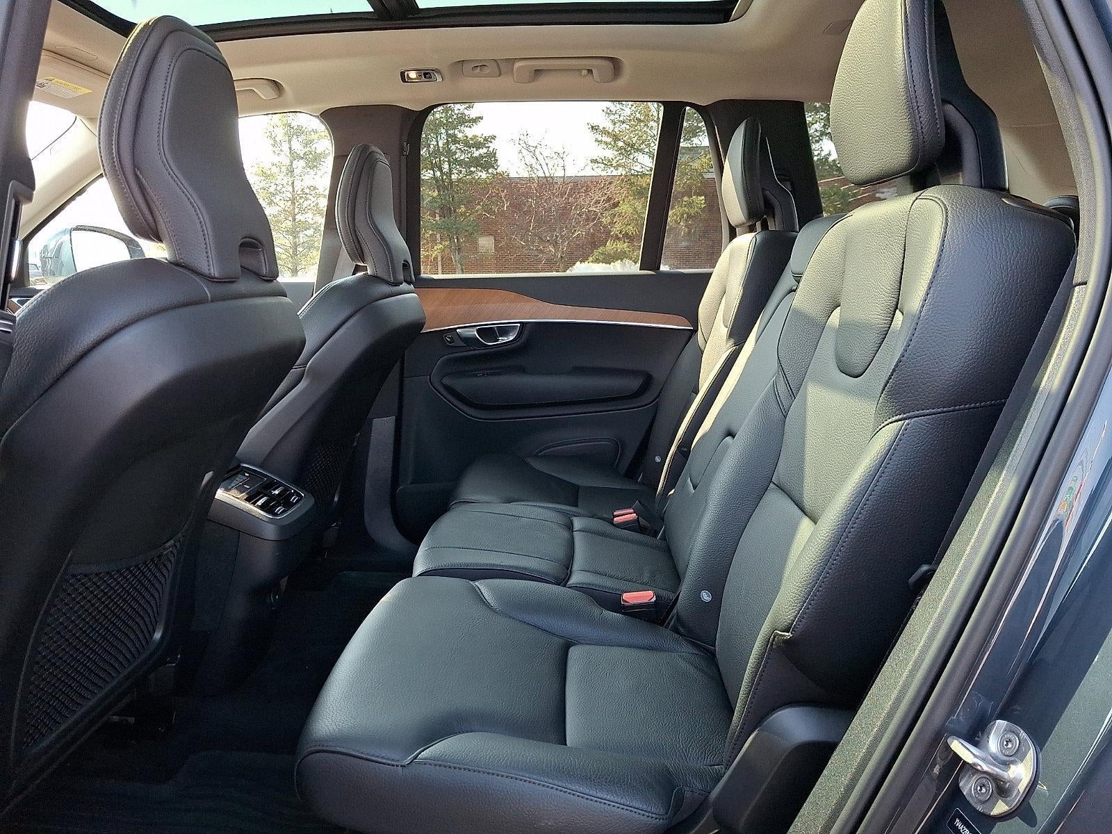 2022 Volvo XC90 T6 AWD Momentum 7P