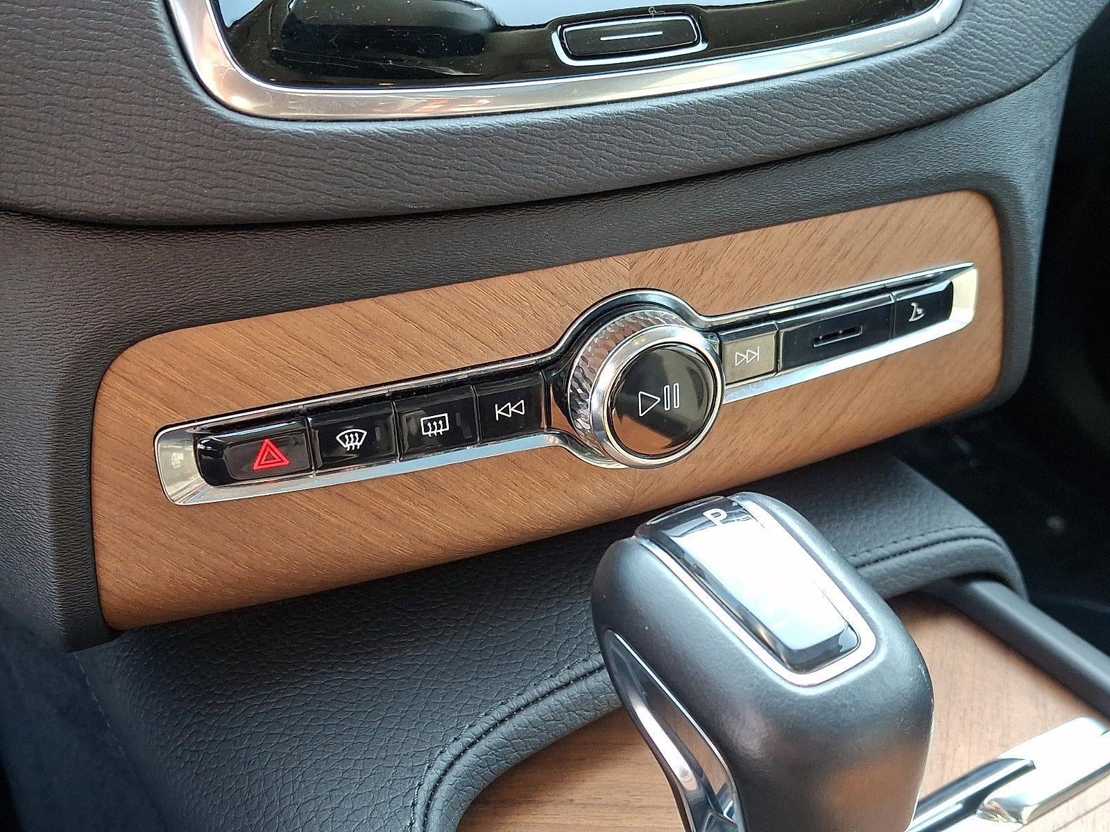 2022 Volvo XC90 T6 AWD Momentum 7P