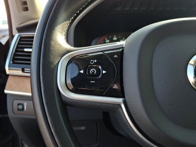 2022 Volvo XC90 T6 AWD Momentum 7P