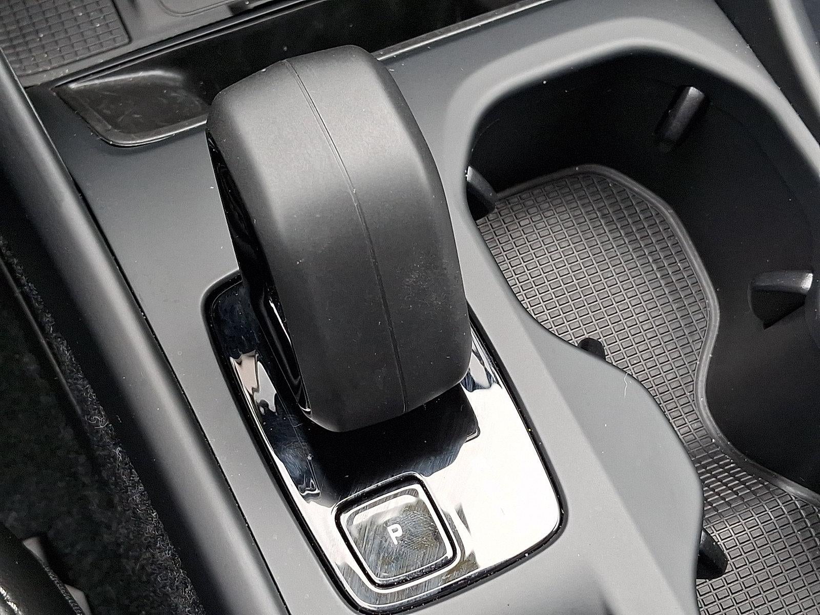 2025 Volvo XC40 B5 AWD Core Bright Theme