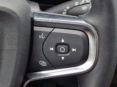 2025 Volvo XC40 B5 AWD Core Bright Theme
