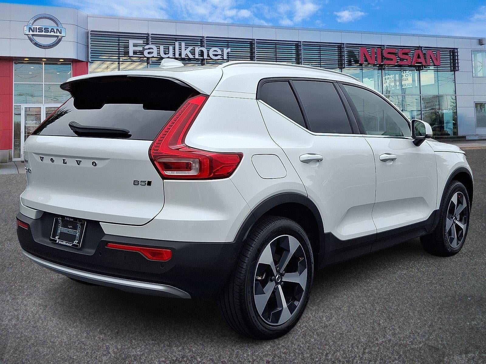 2025 Volvo XC40 B5 AWD Core Bright Theme