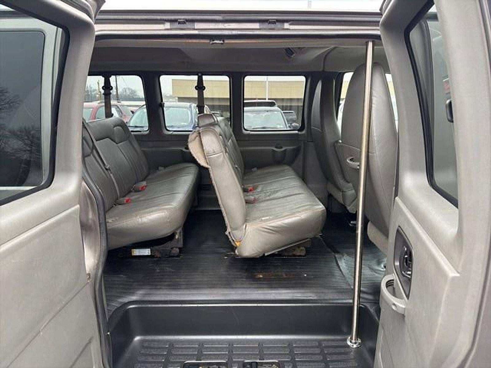 2011 Chevrolet Express Passenger 1LS