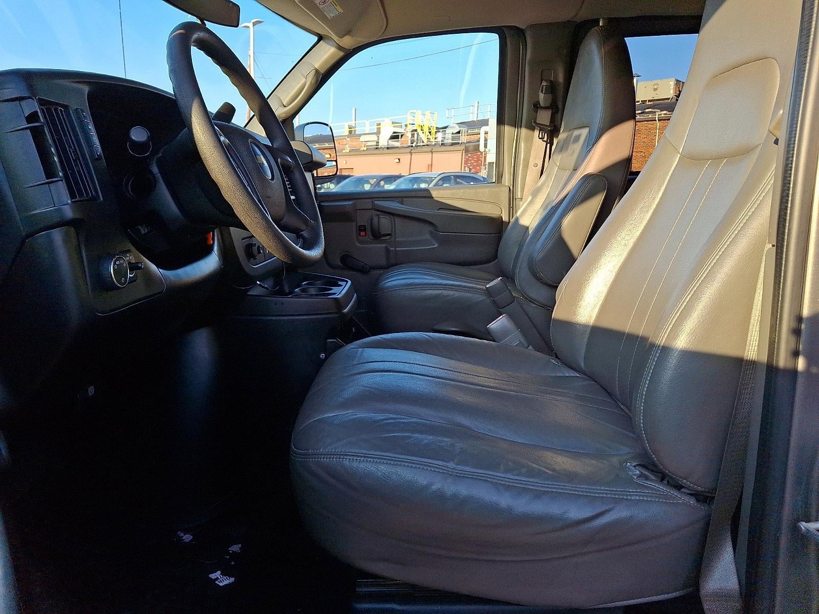 2011 Chevrolet Express Passenger 1LS