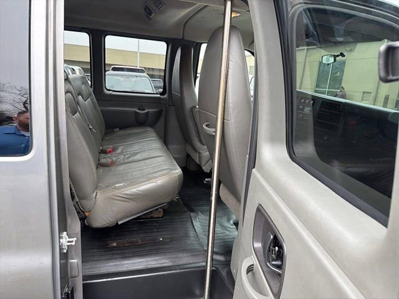 2011 Chevrolet Express Passenger 1LS