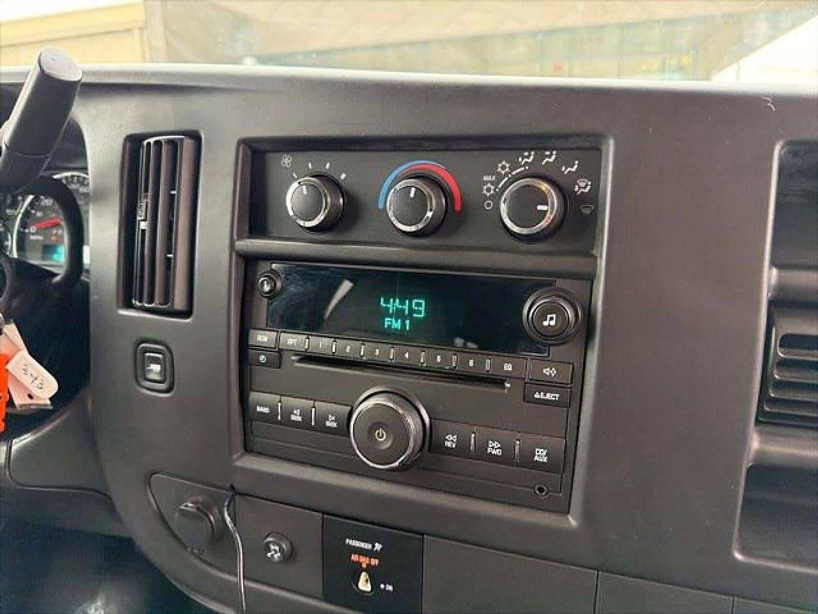 2011 Chevrolet Express Passenger 1LS