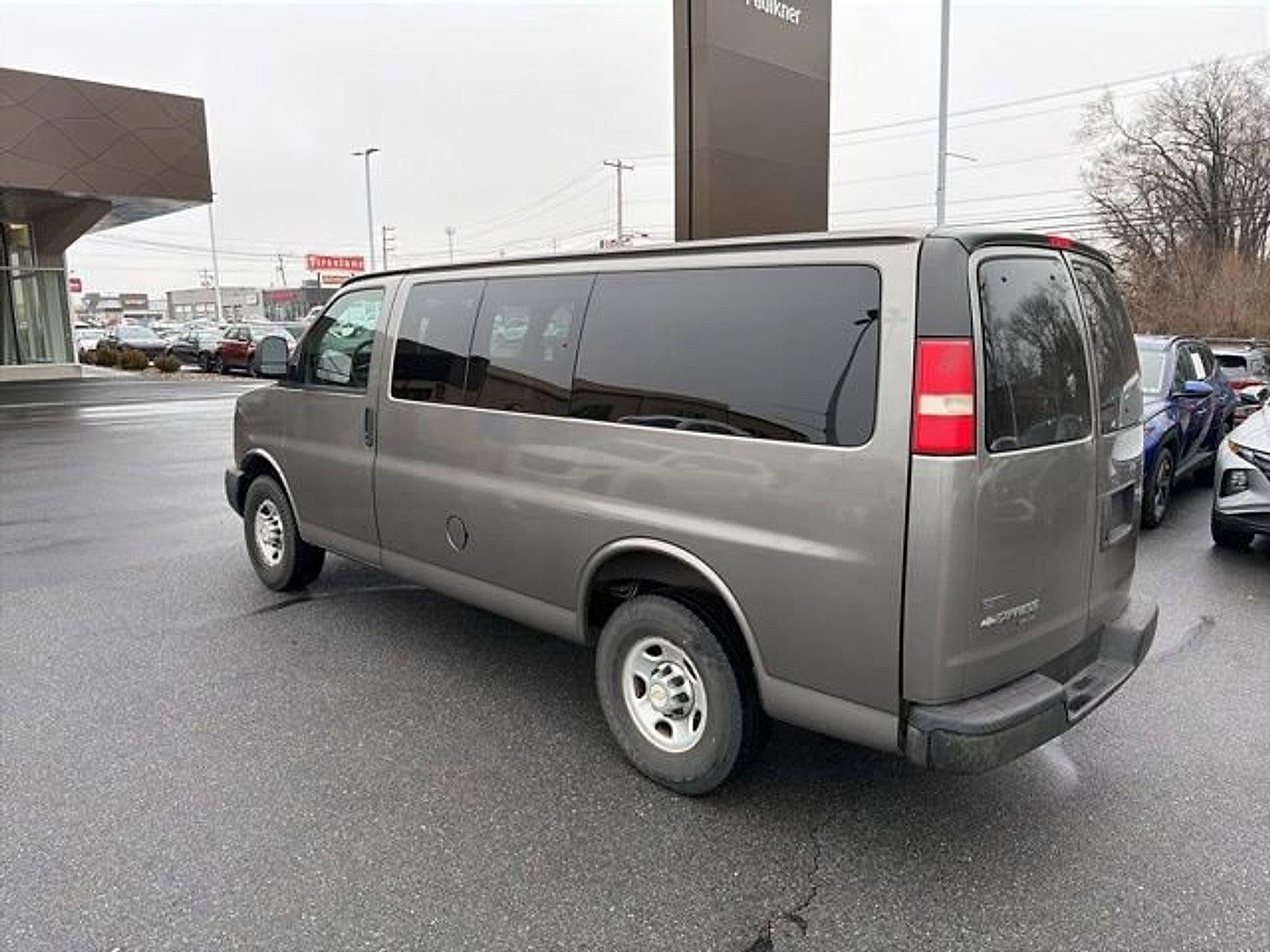 2011 Chevrolet Express Passenger 1LS