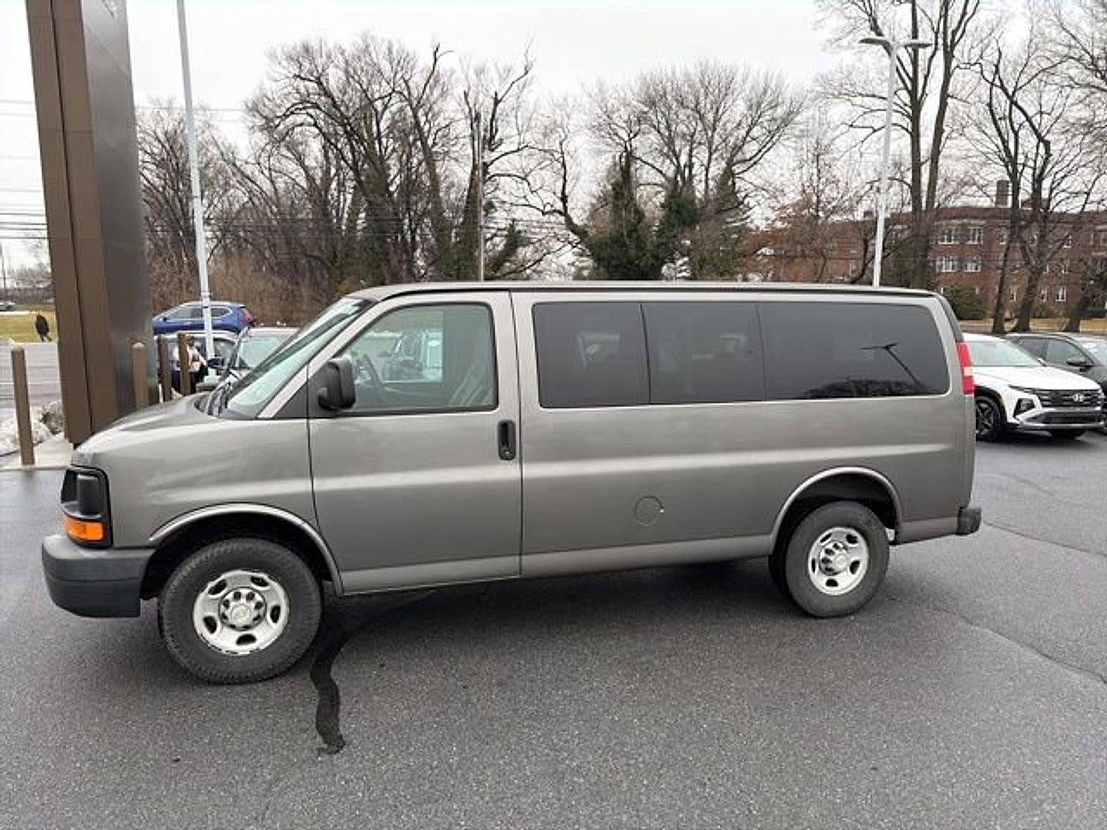 2011 Chevrolet Express Passenger 1LS