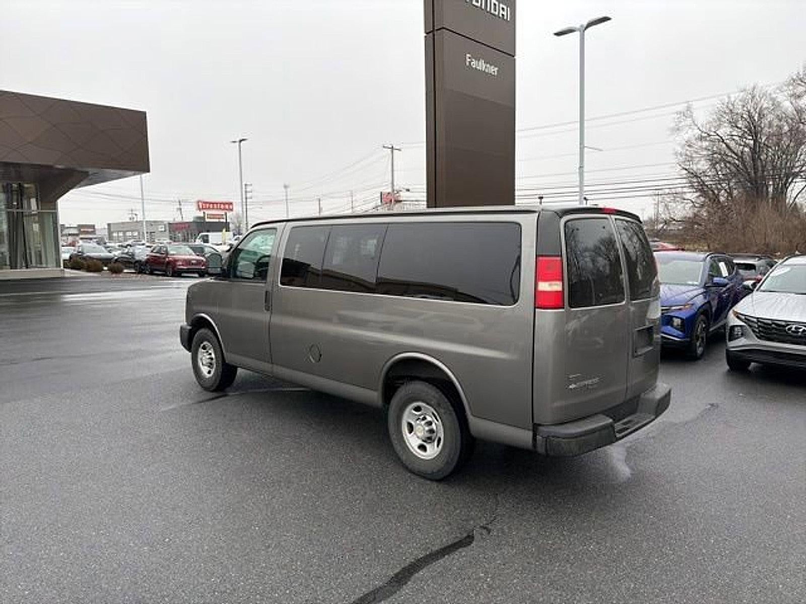 2011 Chevrolet Express Passenger 1LS