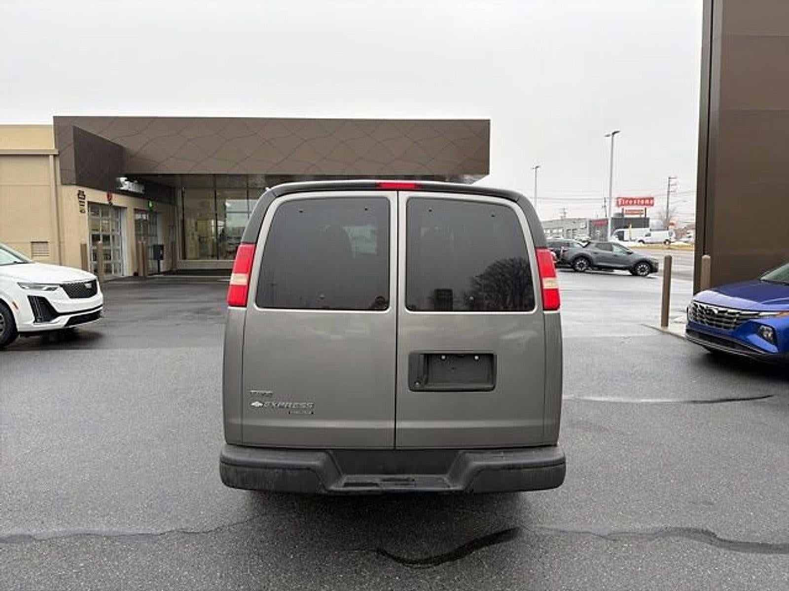 2011 Chevrolet Express Passenger 1LS