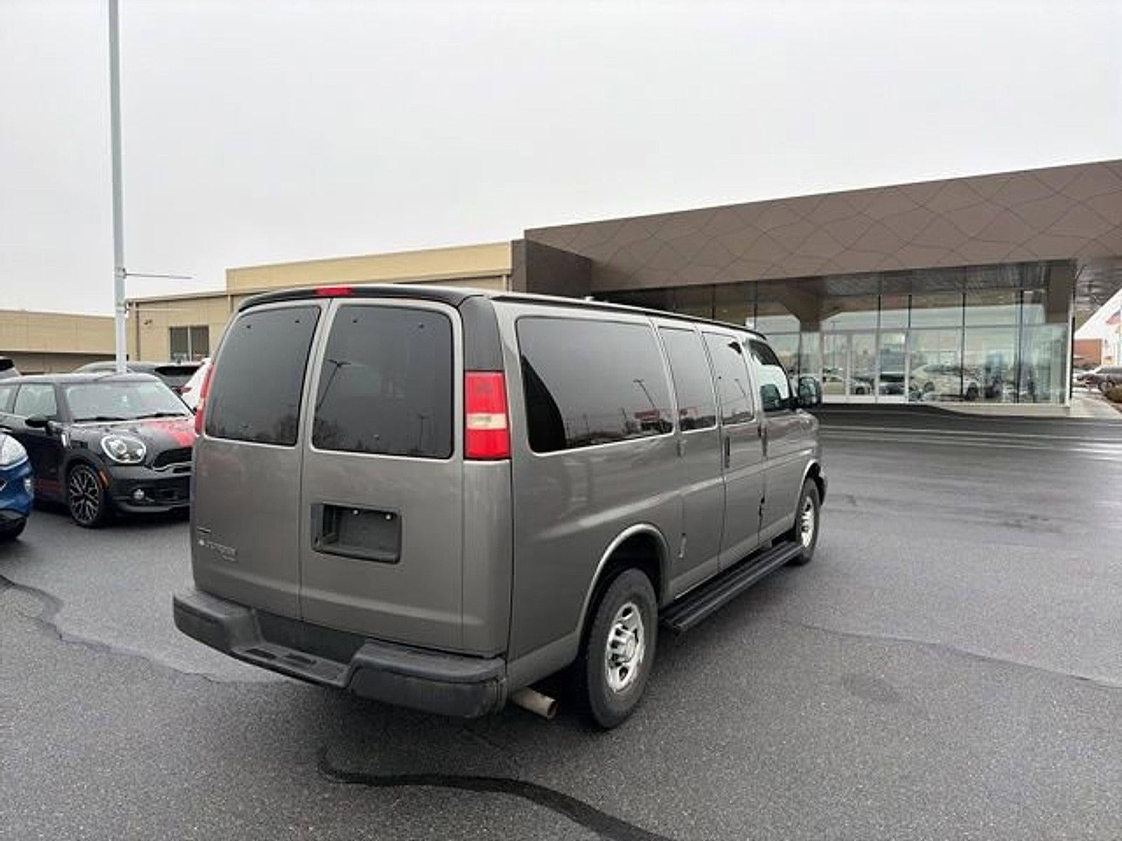 2011 Chevrolet Express Passenger 1LS