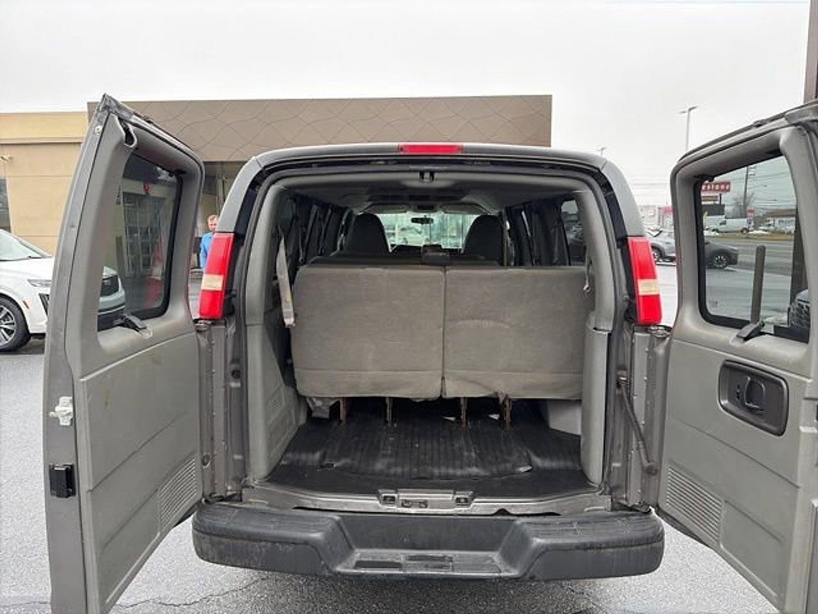 2011 Chevrolet Express Passenger 1LS