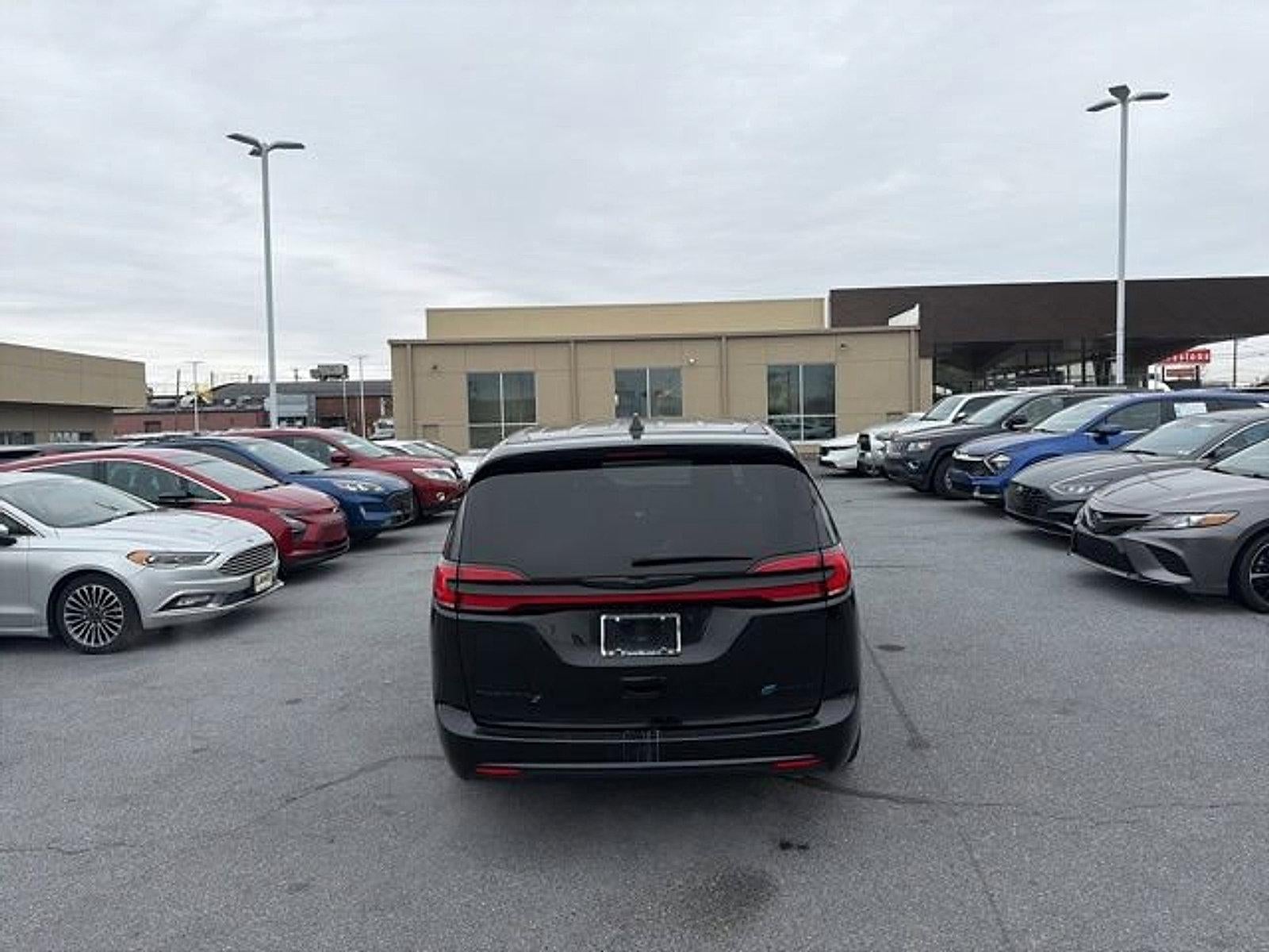 2022 Chrysler Pacifica Hybrid Touring L